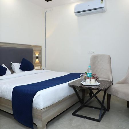 Lyf Corporate Suites - Noida Sector 19 Exterior photo